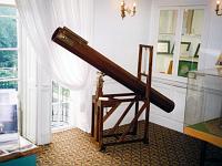 Astronomie 05  Nachbau des Spigelteleskops mit dem Herschel den Uranus entdeckte. Bath, S&uuml;dengland.