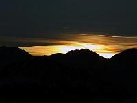 DieSonne 30  Sonnenaufgang &uuml;ber den Oberstdorfer Bergen am 24.02.2012 mit Blick vom Allg&auml;uer Berghof.