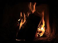 Feuer 09  Abendstimmung im offenen Kamin des Allg&auml;er Berghof am 17.02.2011 bei einem gem&uuml;tlichen Glas Wein : AllgauerBerghof, Urlaub