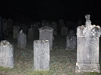 LostPlace 012  Grabsteine auf einem alten j&uuml;dischen Freidhof bei Aufhausen kurz vor Mitternacht am 01.01.2014