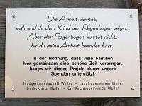 Menschen 02  Weisheit auf einem Abenteuerspielplatz in Geislinge-Weile