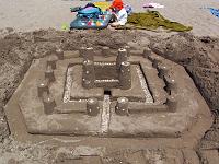 Objekte 07  Mittelalterliche Burg aus Sand gebaut, Jesolo, Italien 2008