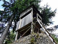 Objekte 106  Hoch oben, Ansitz im Wald bei Amstetten am 30.06.2013