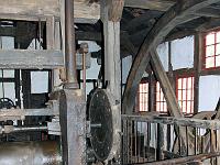 Technik 32  Eine alte Kupferwalzanlage mit Schwungmasse, gesehen im Tobiashammer in Th&uuml;ringen am 28.10.2012.